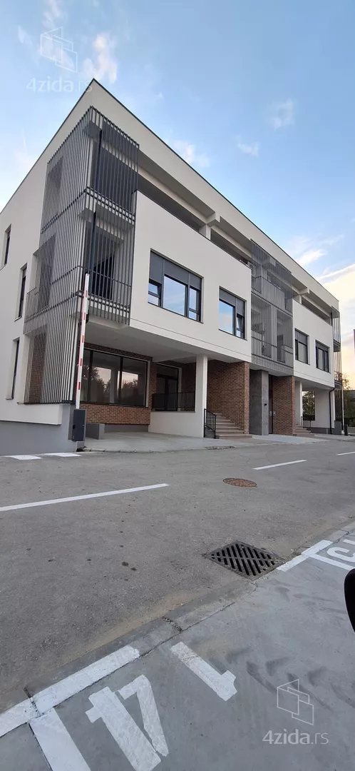 Petosoban stan | 4zida