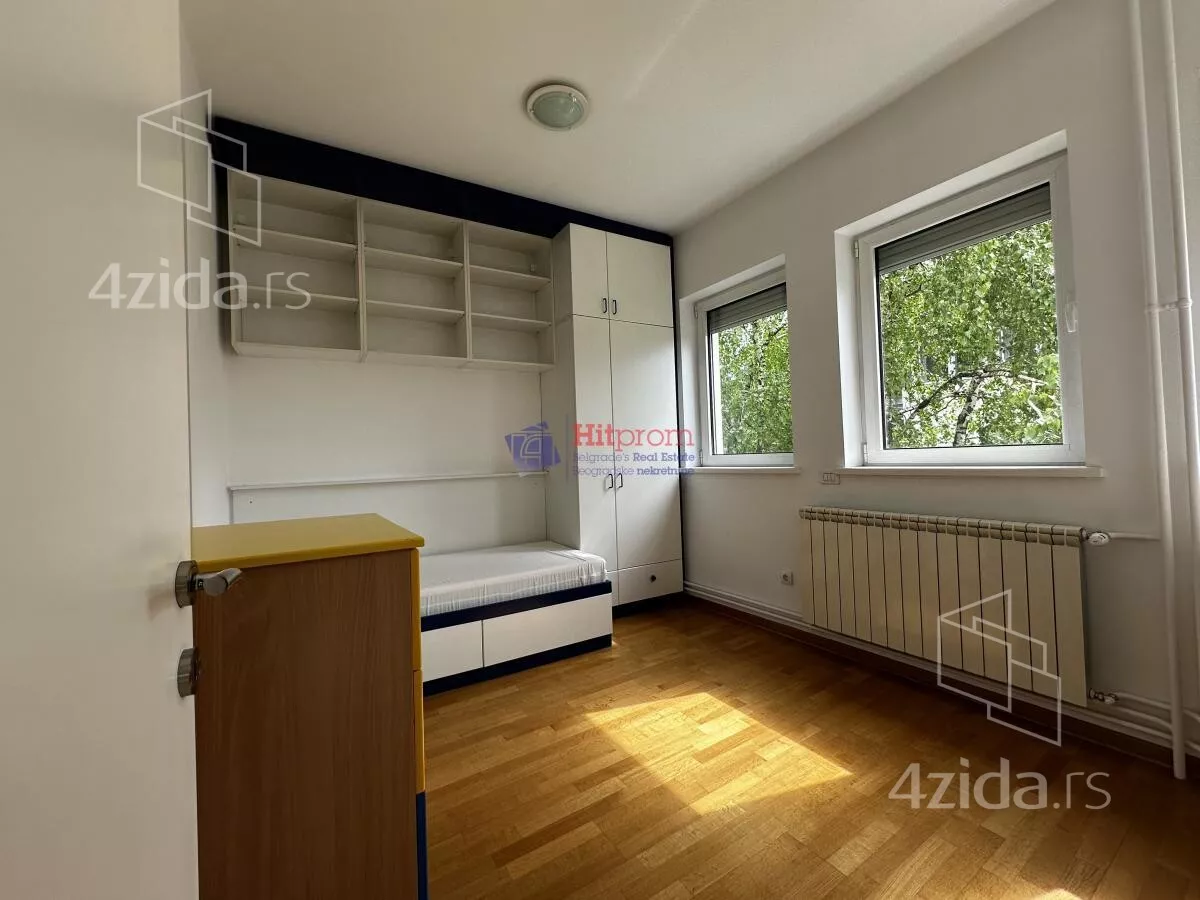 Četvoroiposoban stan | 4zida