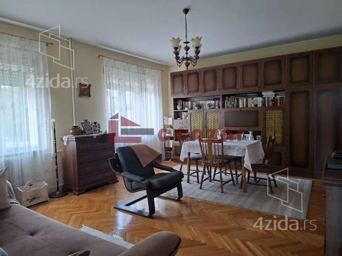 Kuća · 200 m² · Subotica
