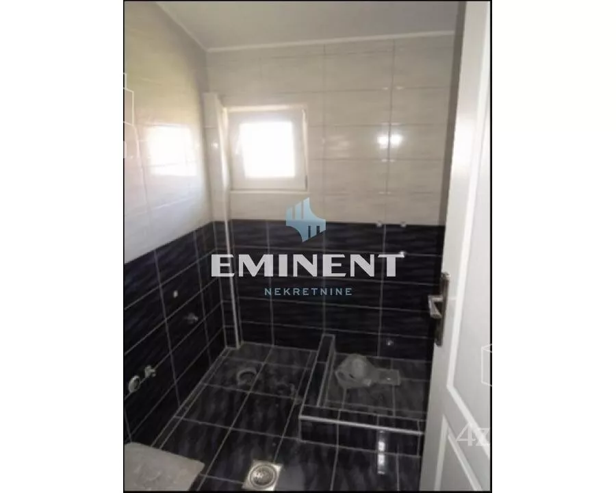 Poslovna zgrada | 4zida