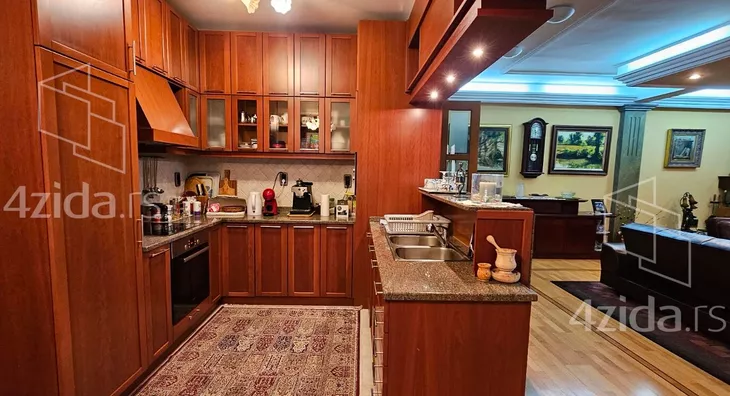 Petosoban stan | 4zida