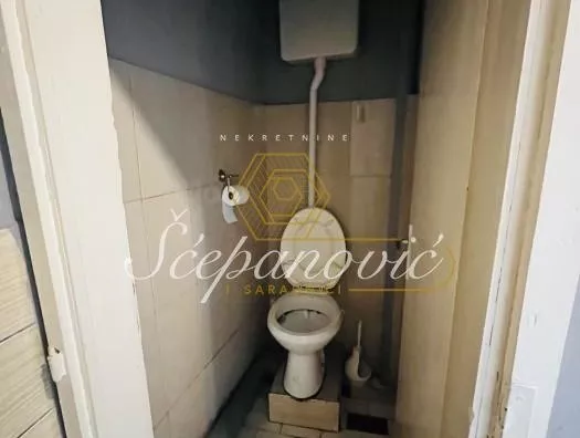 Poslovna zgrada | 4zida