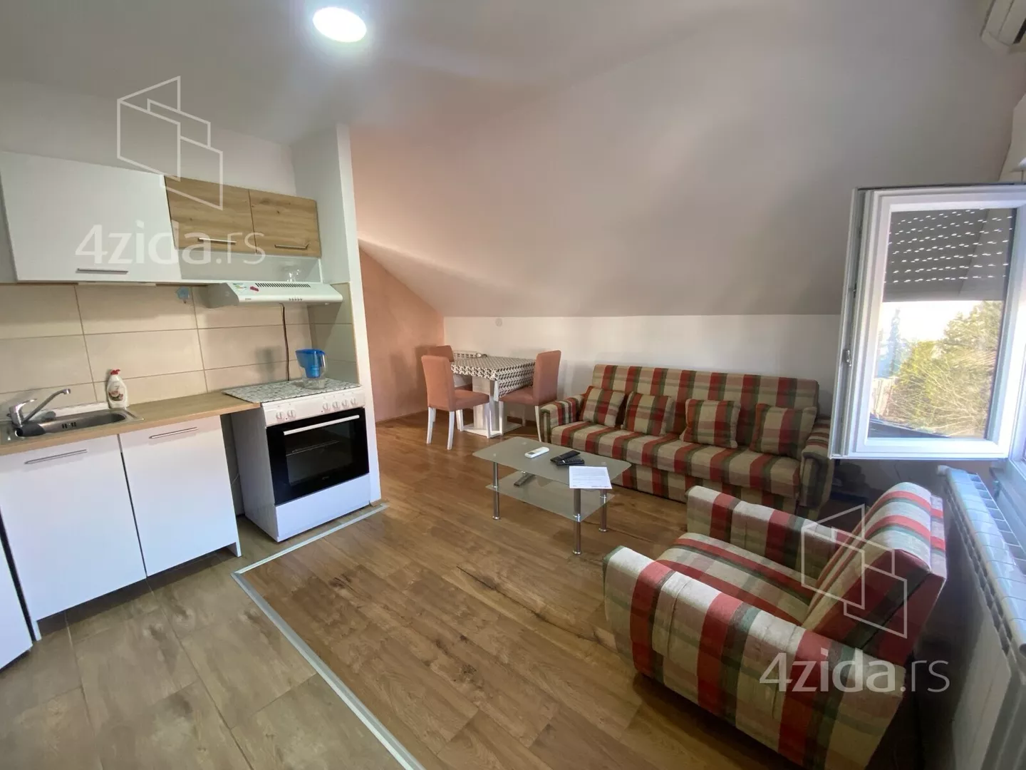 Jednoiposoban stan | 4zida