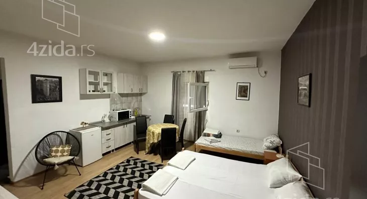 Poslovna zgrada | 4zida