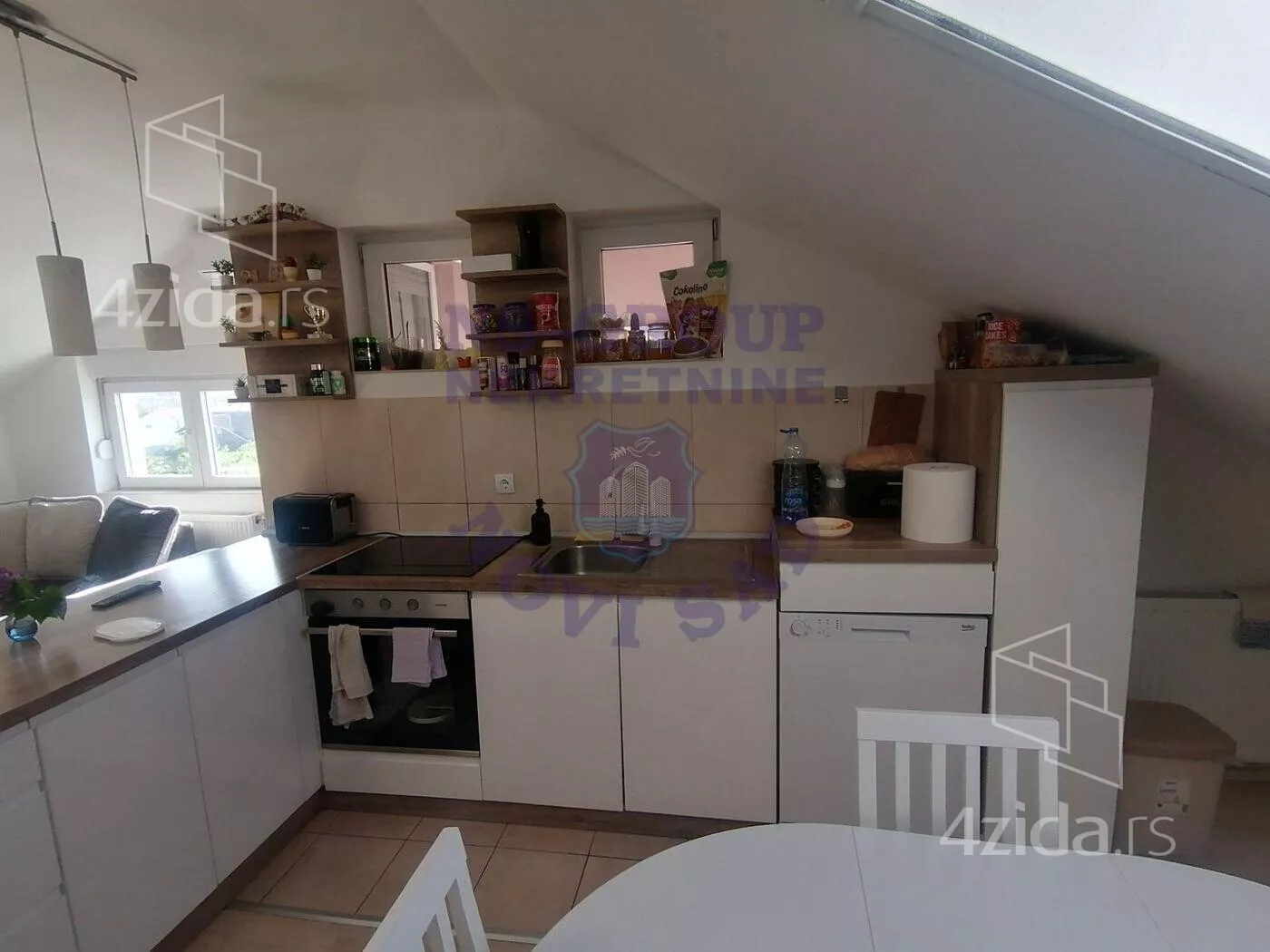 Četvoroiposoban stan | 4zida