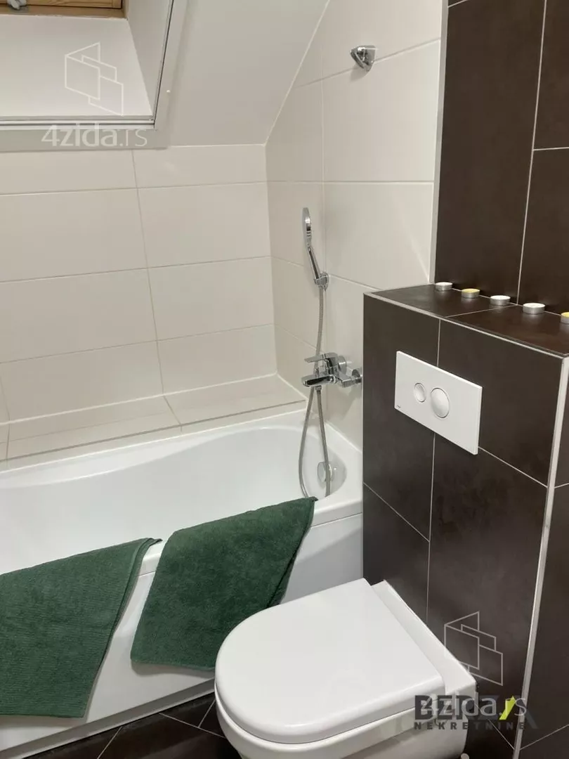 Petosoban stan | 4zida