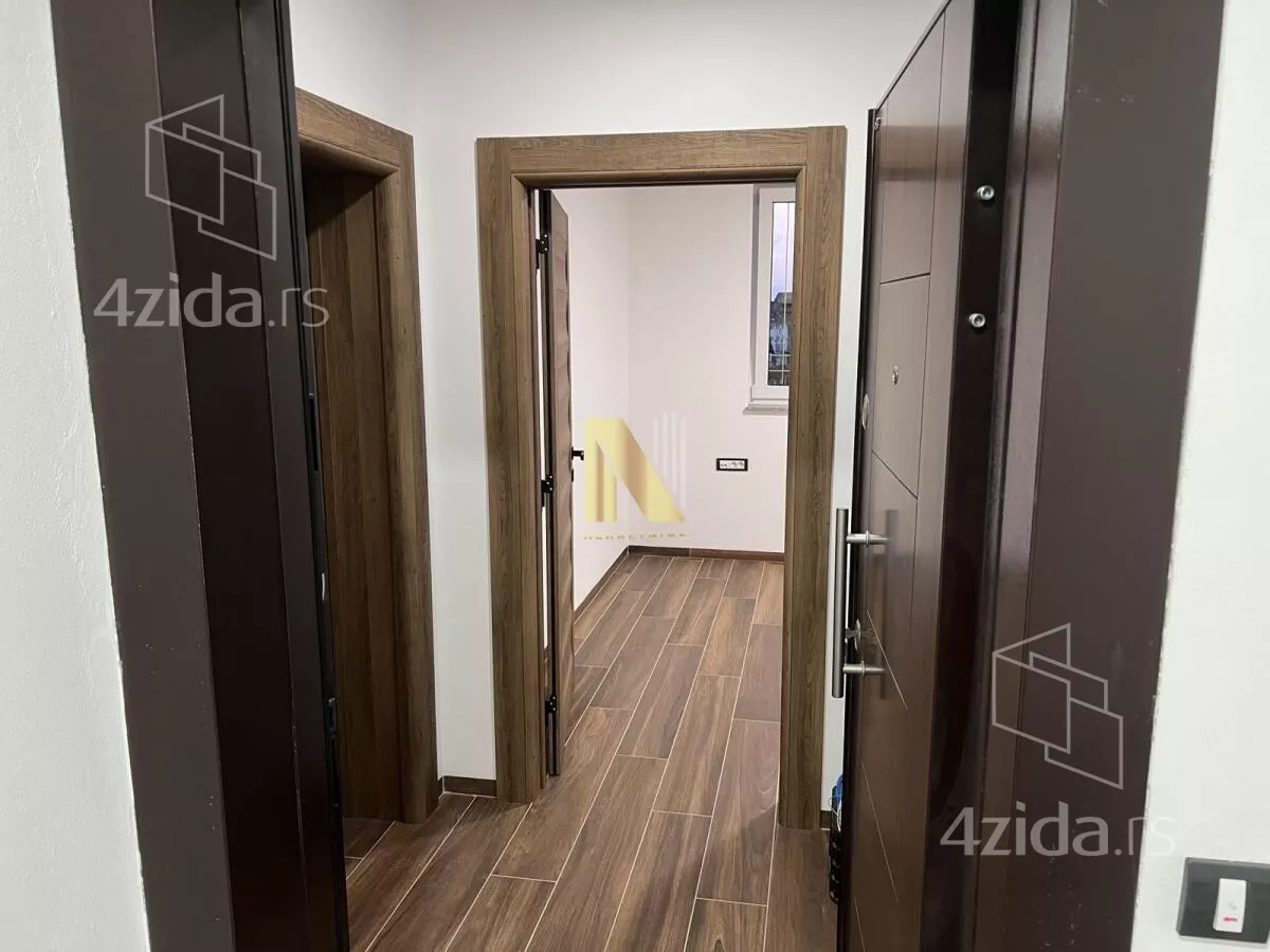 Poslovna zgrada | 4zida