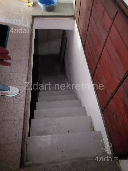 Poslovna zgrada | 4zida