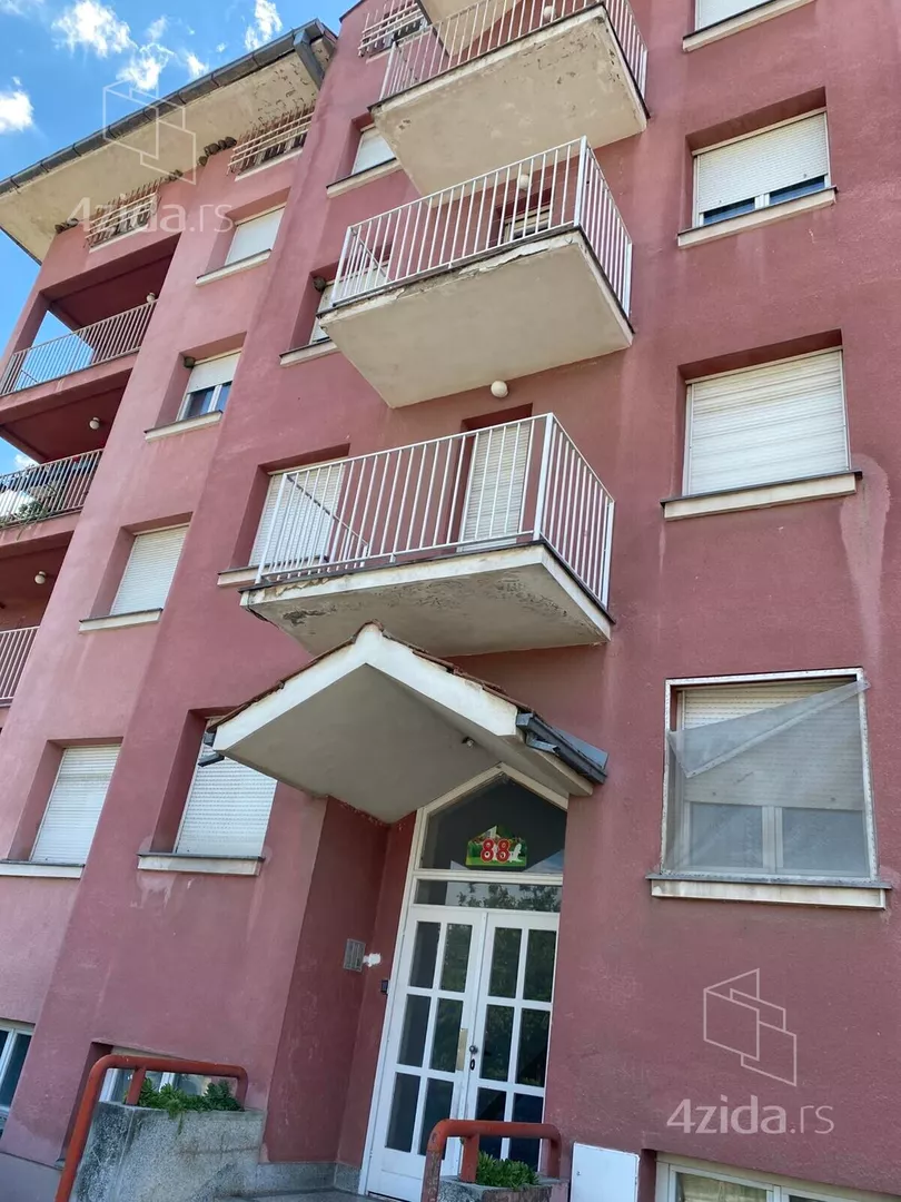 Troiposoban stan | 4zida