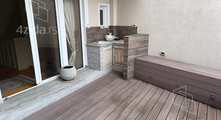 Četvoroiposoban stan | 4zida