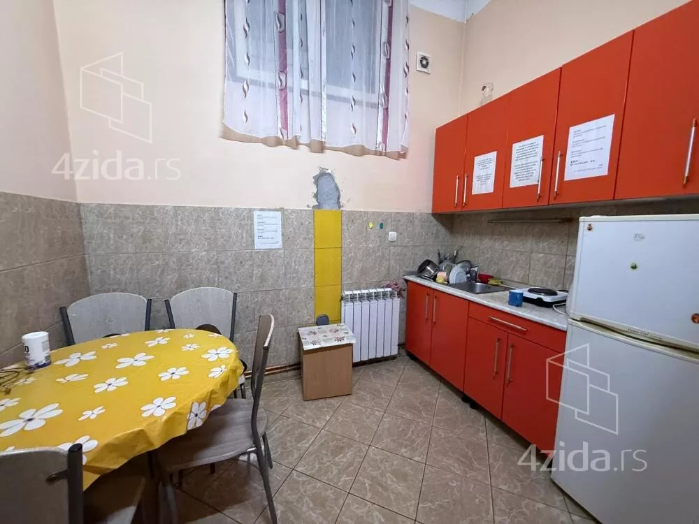 Šestoiposoban stan | 4zida