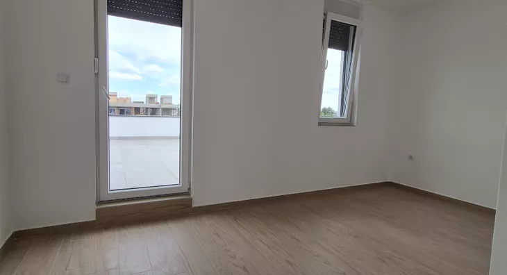 Šestosoban stan | 4zida