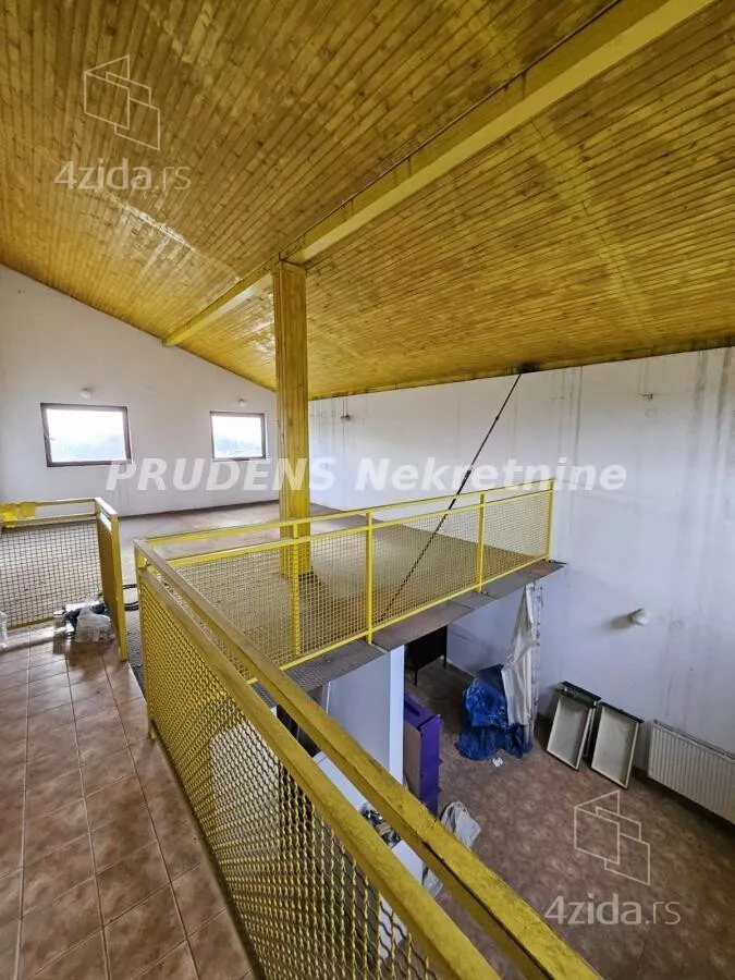 Poslovna zgrada | 4zida