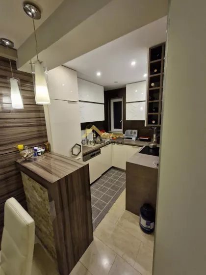 Crveni Pevac | 4zida.rs