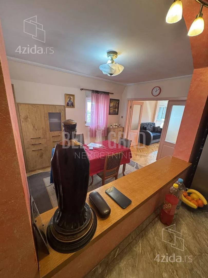 Petosoban stan | 4zida