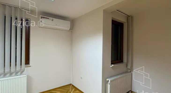 Četvoroiposoban stan | 4zida