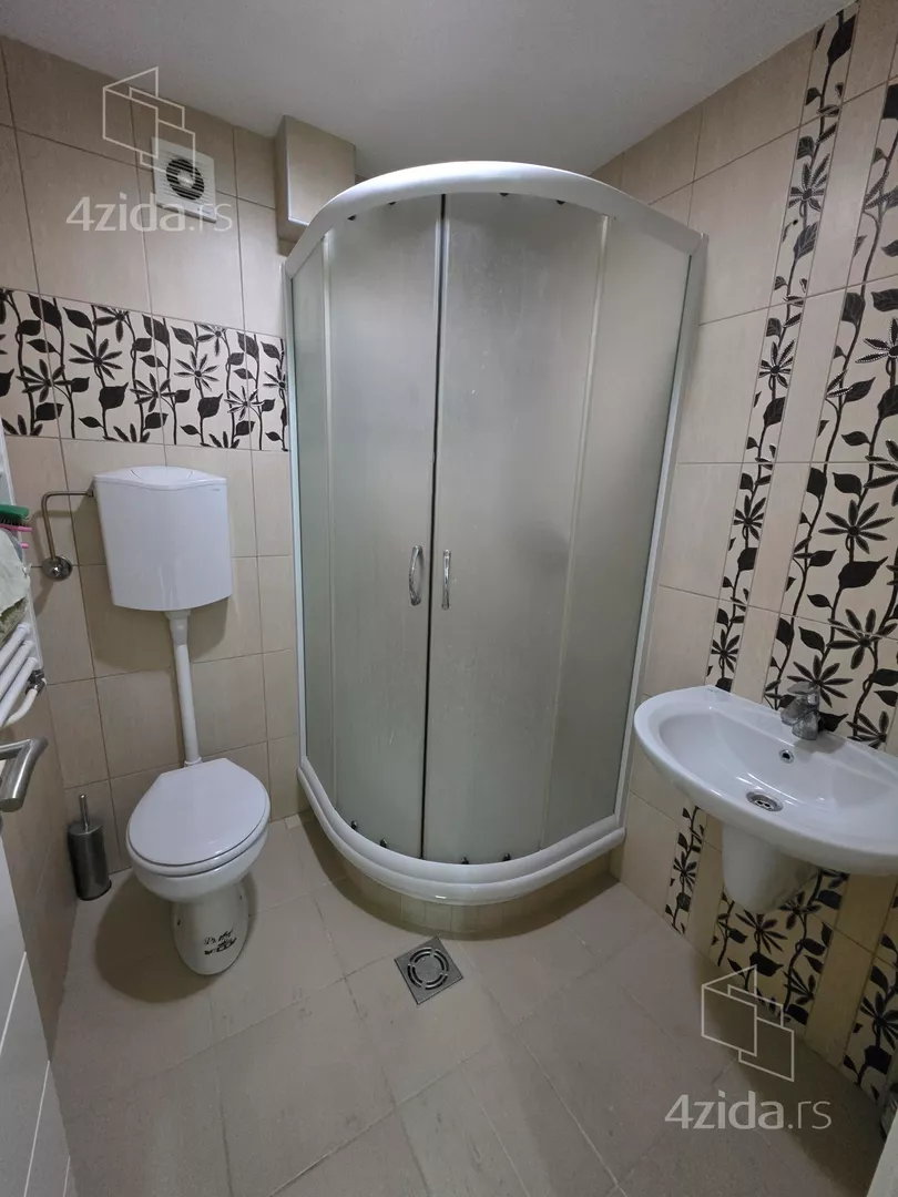 Četvoroiposoban stan | 4zida