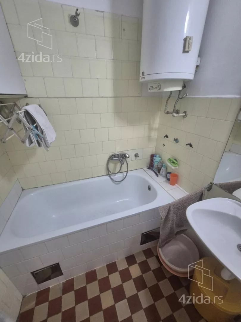 Četvoroiposoban stan | 4zida