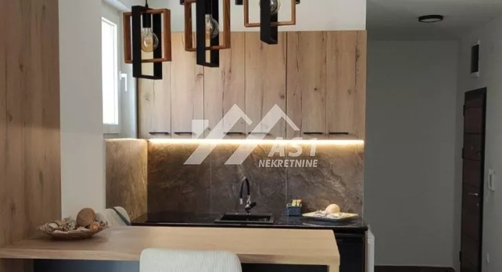 Poslovna zgrada | 4zida