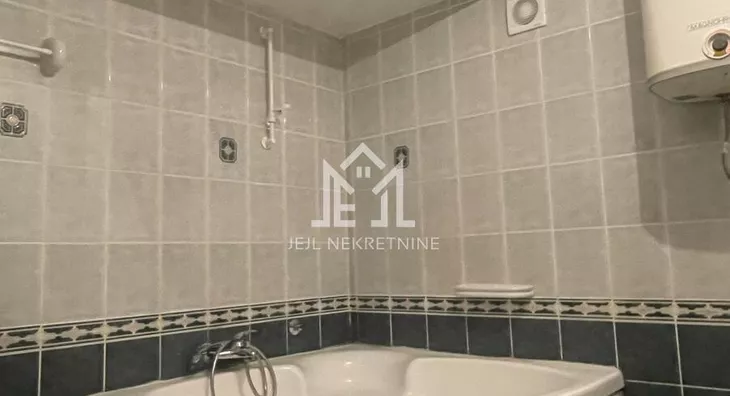 Šestosoban stan | 4zida