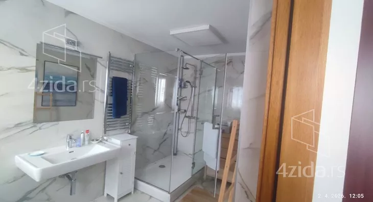 Četvoroiposoban stan | 4zida