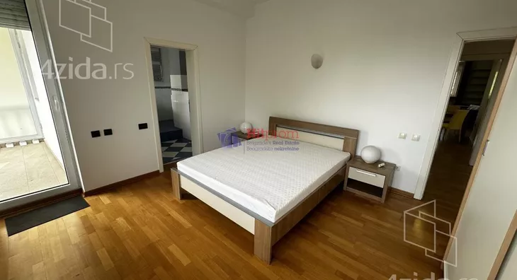 Četvoroiposoban stan | 4zida