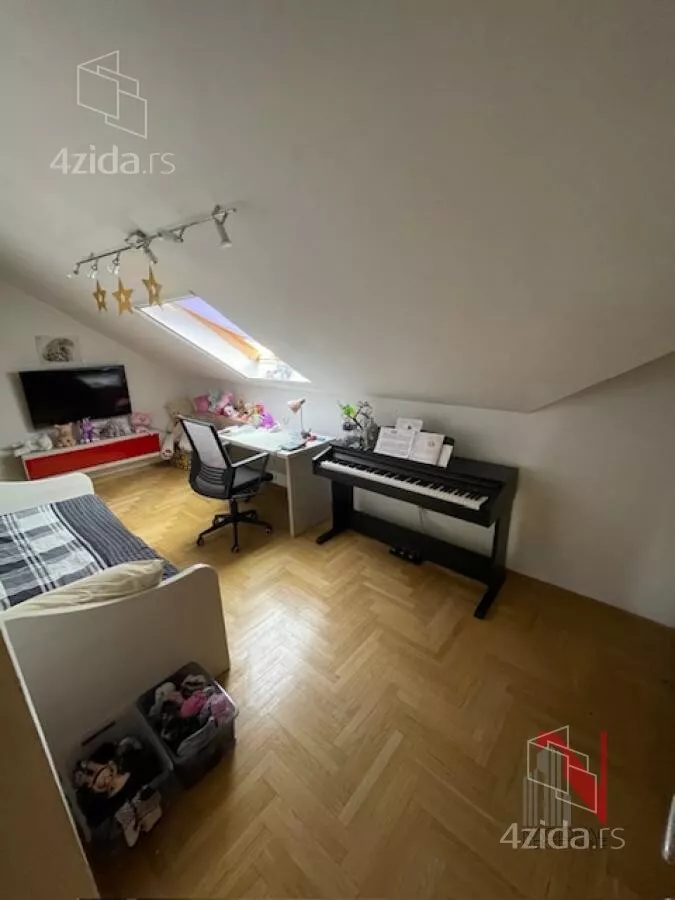 Petosoban stan | 4zida