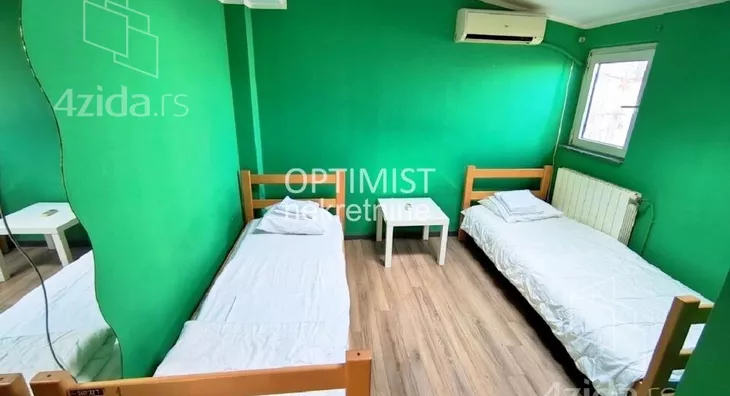 Šestoiposoban stan | 4zida