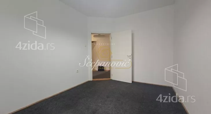 Poslovna zgrada | 4zida