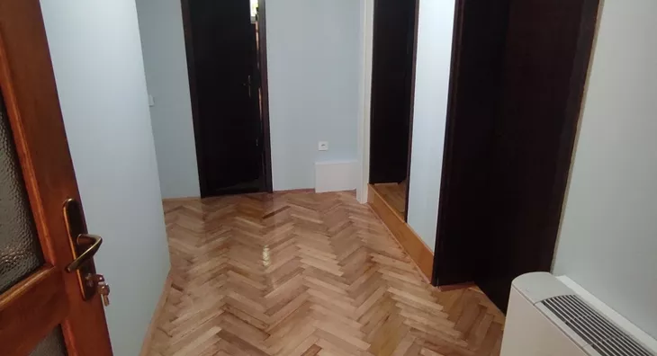 Poslovna zgrada | 4zida