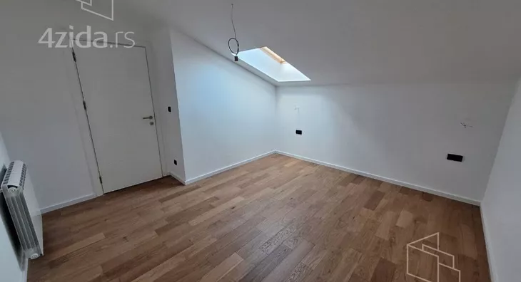 Četvoroiposoban stan | 4zida