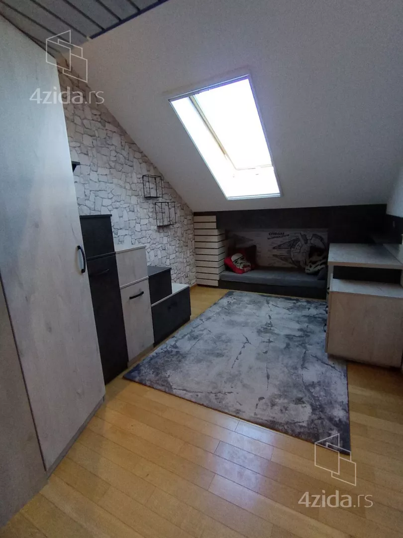 Četvoroiposoban stan | 4zida