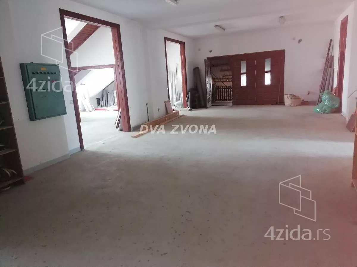 Poslovna zgrada | 4zida