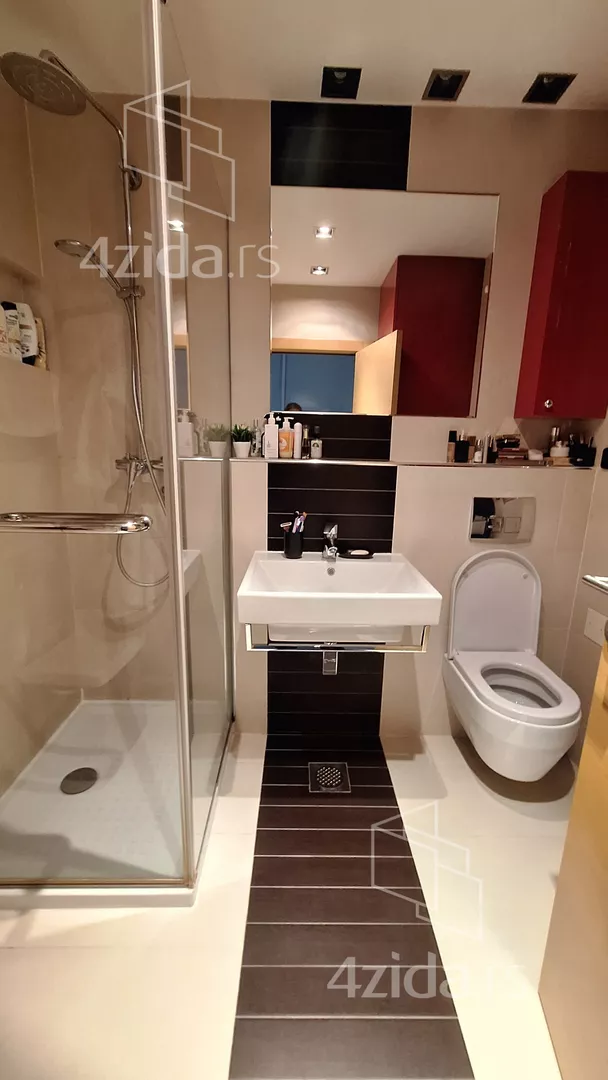 Četvoroiposoban stan | 4zida