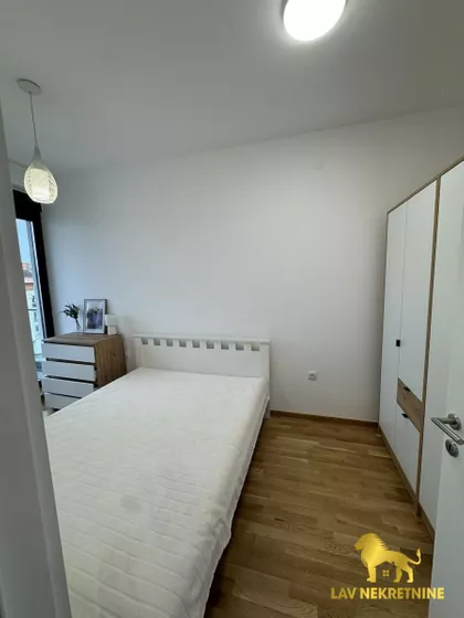 KOSANČIĆ IVANA | 4zida.rs