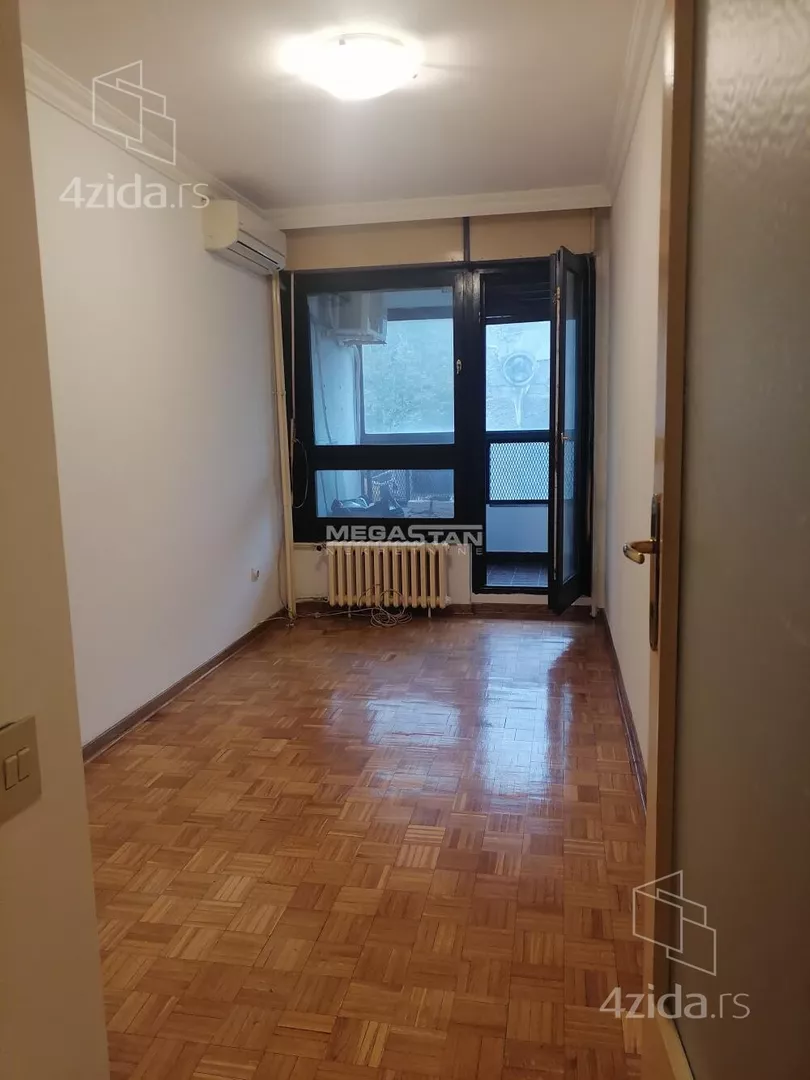 Četvoroiposoban stan | 4zida