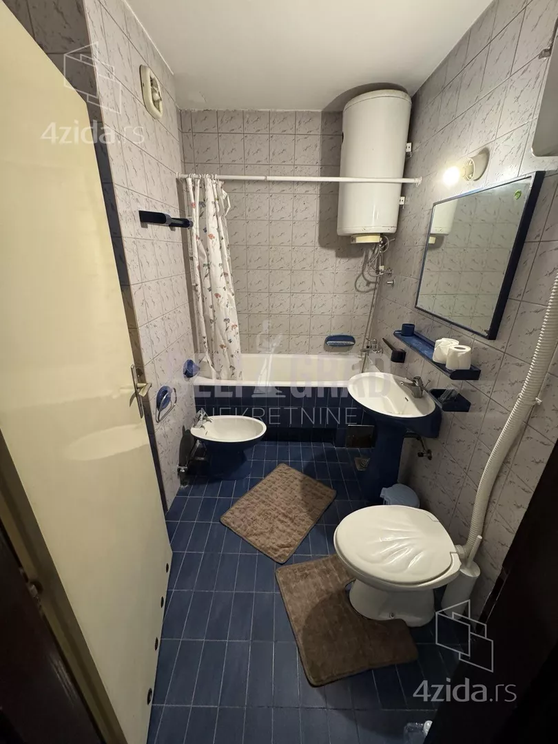 Četvoroiposoban stan | 4zida