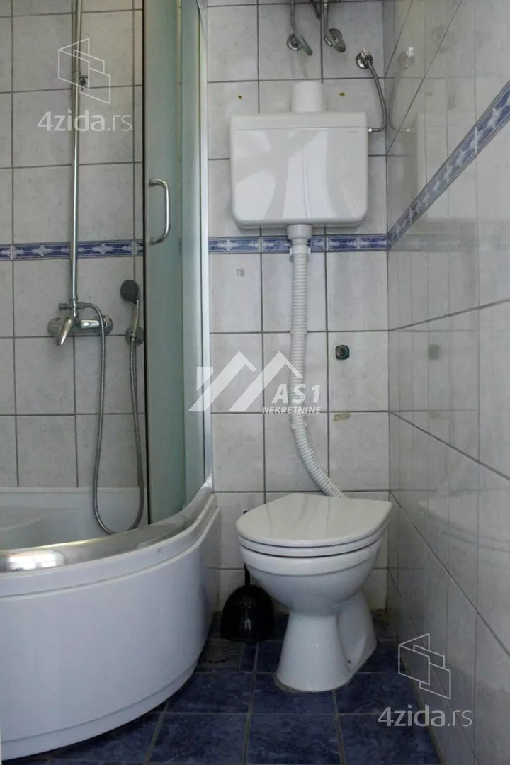 Četvoroiposoban stan | 4zida