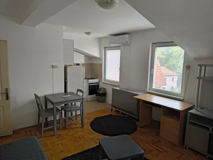 Vojna Bolnica | 4zida.rs