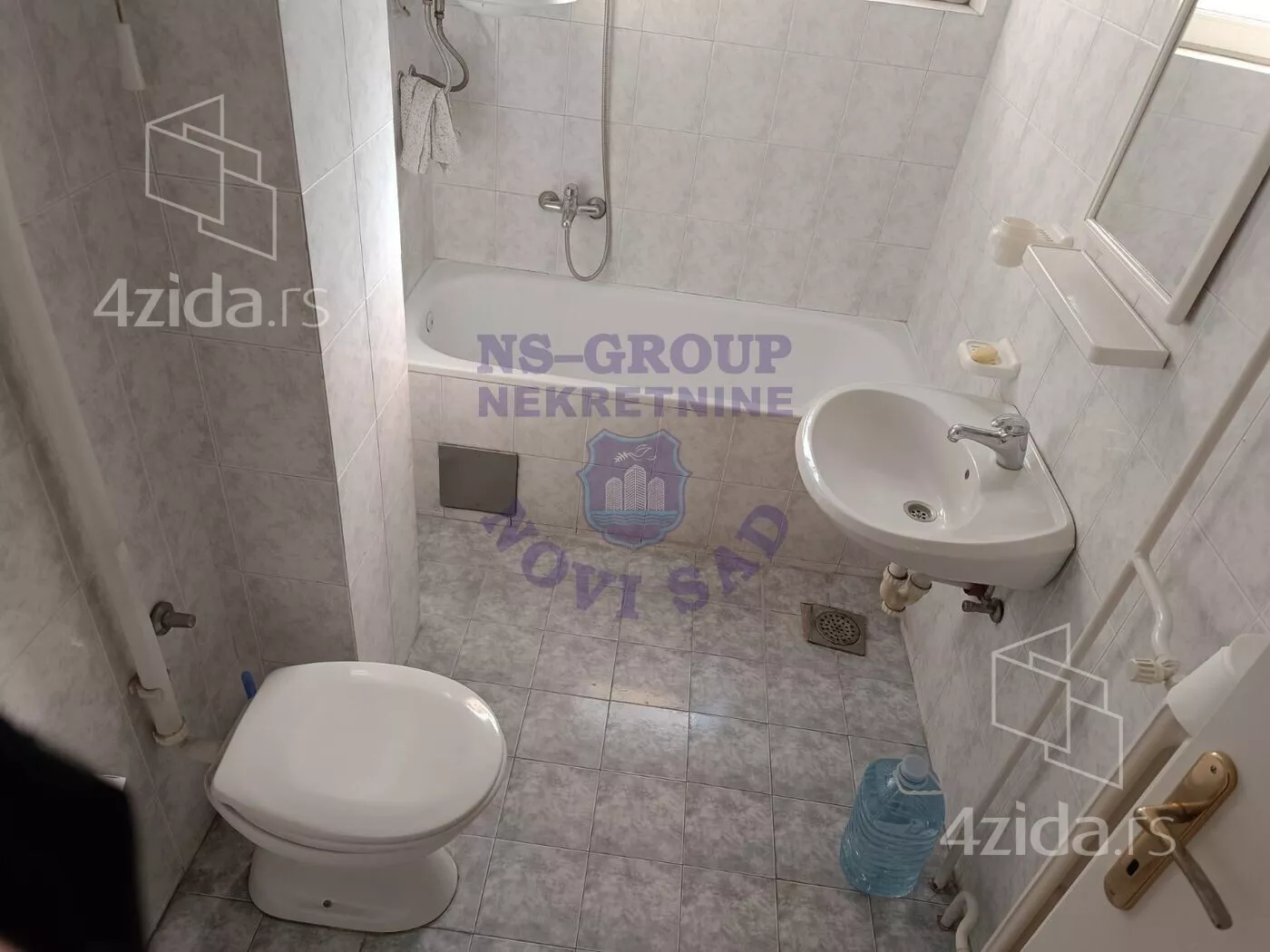 Petosoban stan | 4zida