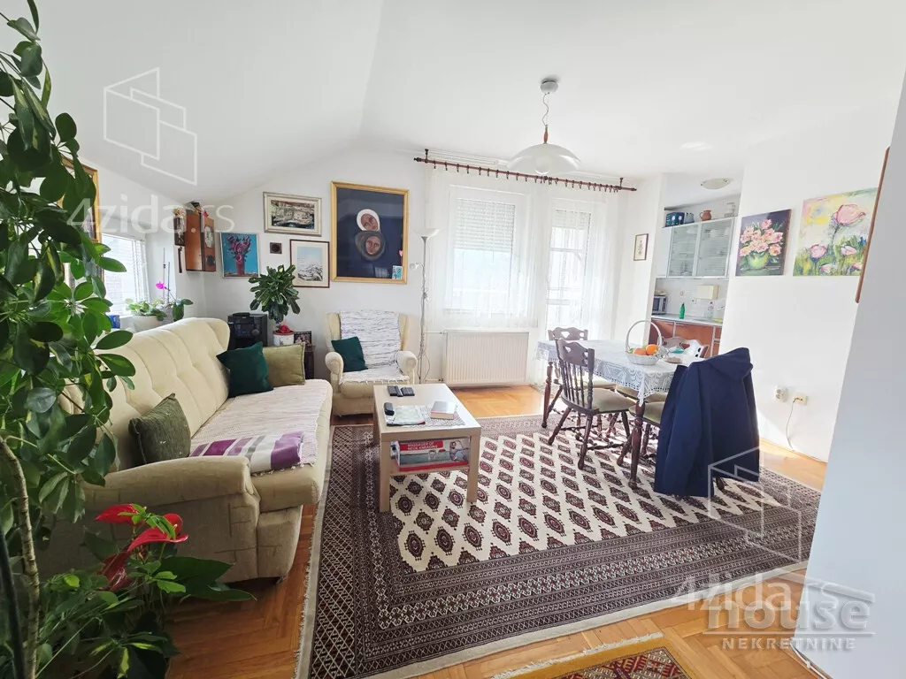 Troiposoban stan | 4zida