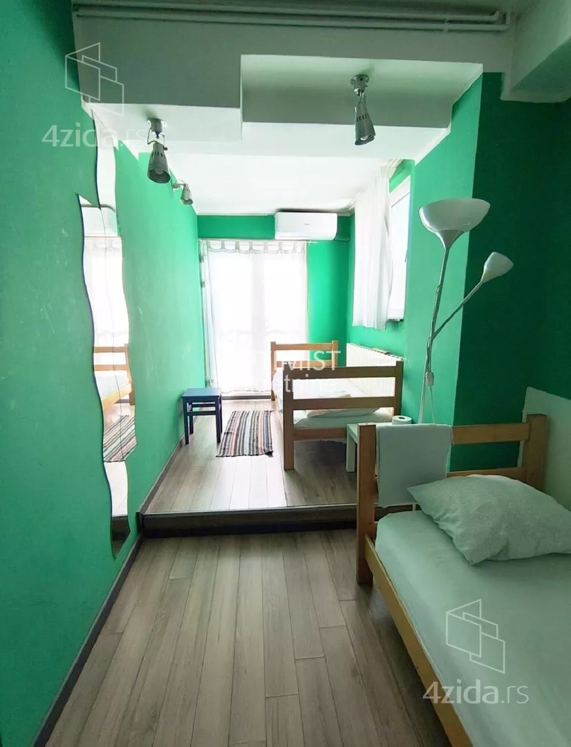 Šestoiposoban stan | 4zida