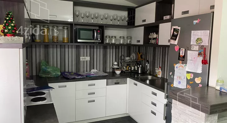 Petosoban stan | 4zida