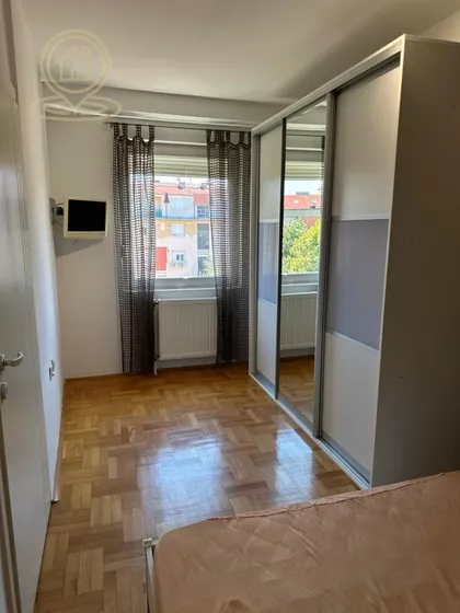 Ekonomski/Pravni Fakultet | 4zida.rs