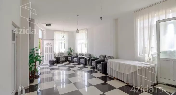 Poslovna zgrada | 4zida