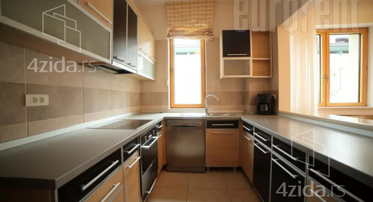 Petoiposoban stan | 4zida