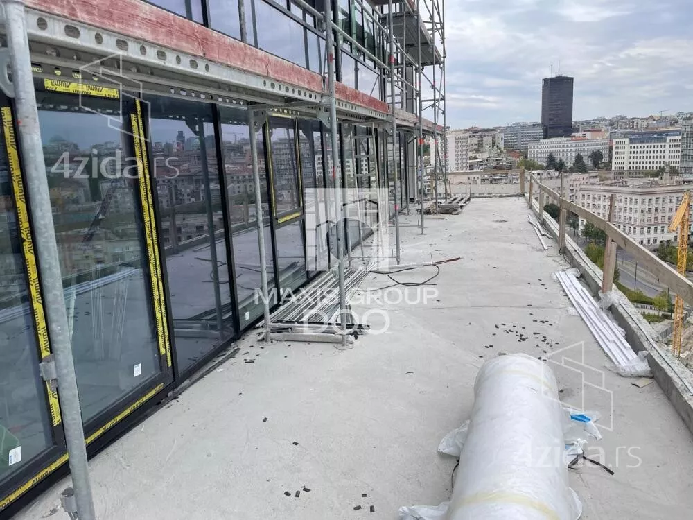 Šestoiposoban stan | 4zida