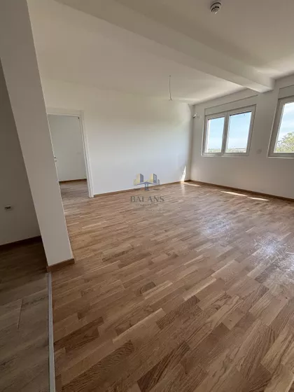 Surčin (mesto) | 4zida.rs