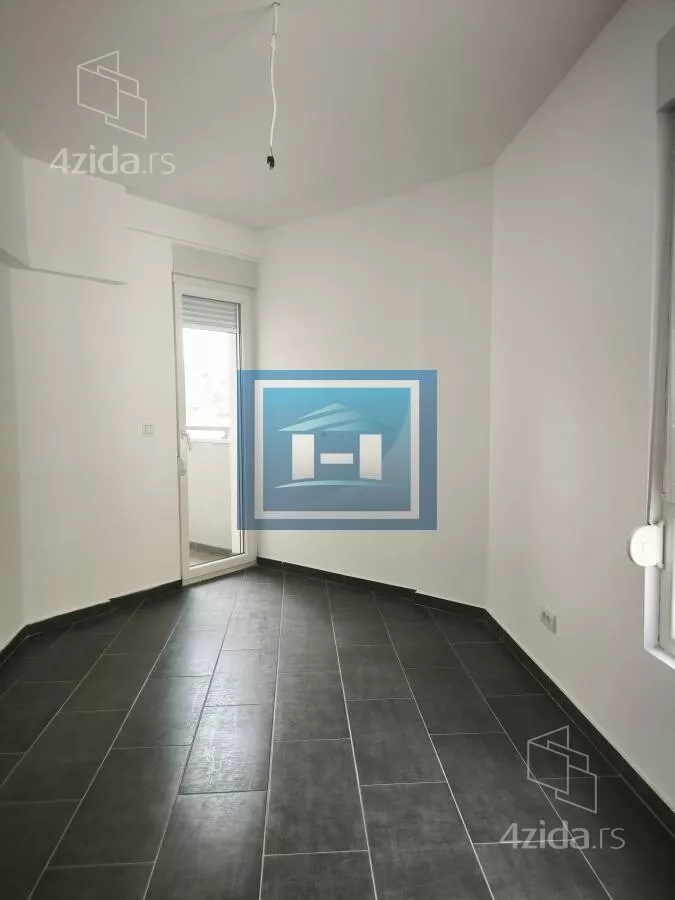Šestosoban stan | 4zida