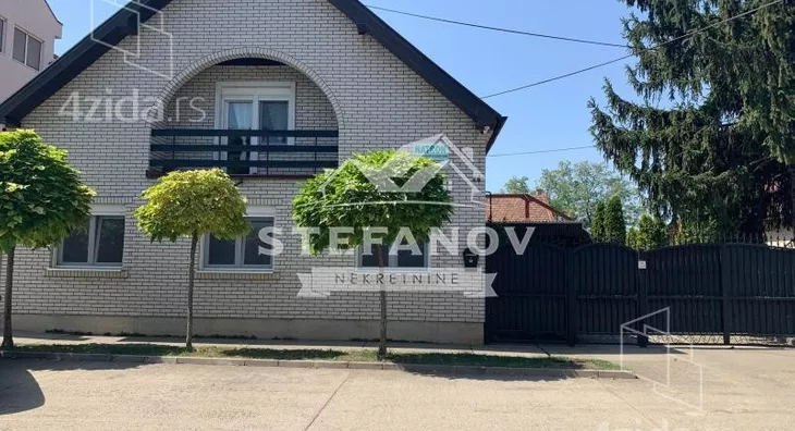 Kuća na prodaju, Lesnina, 390.000€, 234m² - stampaj